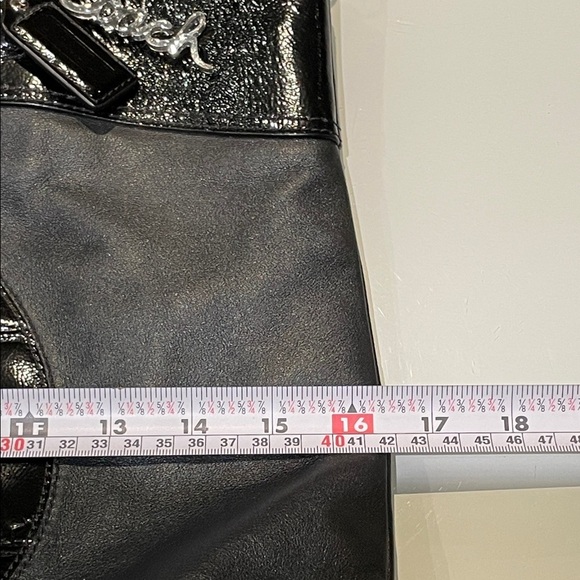 Authentic COACH Laura Circle Signature Black Leather Bag / Purse / Tote - LARGE - Picture 13 of 16